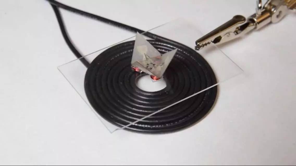 磁場無線控制無需充電機(jī)充電蓄電池即可