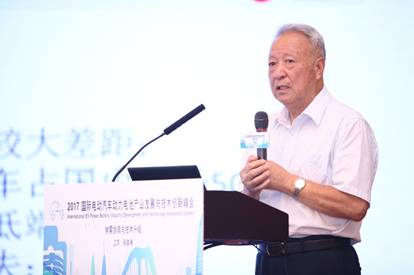 國(guó)家新能源汽車創(chuàng)新工程項(xiàng)目專家組組長(zhǎng)王秉剛 國(guó)家新能源汽車創(chuàng)新工程項(xiàng)目專家組組長(zhǎng)王秉剛