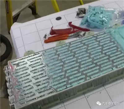 蒙羅聯合公司拆解Model 3 大功率充電機充電蓄電池 蒙羅聯合公司拆解Model 3 大功率充電機充電蓄電池