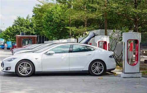 蓄電池充電機-充電樁行業(yè)“生死戰(zhàn)” ：輕資產(chǎn)轉(zhuǎn)型 聚焦平臺之爭